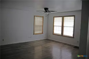 633 S Commerce St, Lockhart, TX 78644 - Photo 11