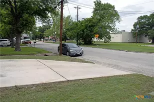 633 S Commerce St, Lockhart, TX 78644 - Photo 25