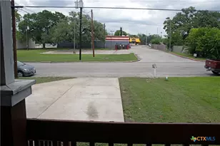 633 S Commerce St, Lockhart, TX 78644 - Photo 7
