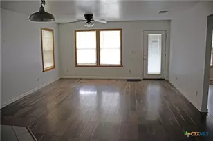 633 S Commerce St, Lockhart, TX 78644 - Photo 3