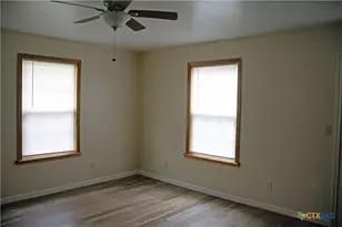 633 S Commerce St, Lockhart, TX 78644 - Photo 15