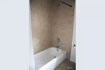 633 S Commerce Street, Lockhart, TX 78644 - Photo 9