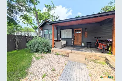 635 E Camp Street, New Braunfels, TX 78130 - Photo 3