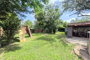 635 E Camp St, New Braunfels, TX 78130 - Photo 17