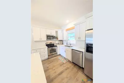 635 E Camp Street, New Braunfels, TX 78130 - Photo 21