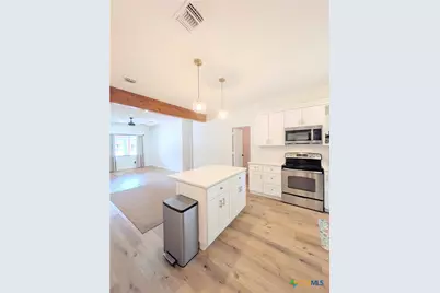 635 E Camp Street, New Braunfels, TX 78130 - Photo 3