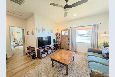 635 E Camp Street, New Braunfels, TX 78130 - Photo 5