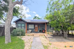 635 E Camp St, New Braunfels, TX 78130 - Photo 1