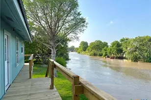 109 River Rd, Tivoli, TX 77990 - Photo 3