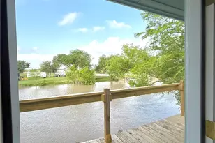 109 River Rd, Tivoli, TX 77990 - Photo 17
