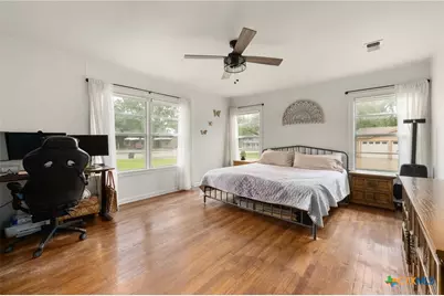 908 S Laurel Avenue, Luling, TX 78648 - Photo 15