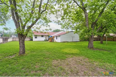 908 S Laurel Avenue, Luling, TX 78648 - Photo 27