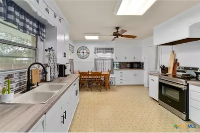 908 S Laurel Avenue, Luling, TX 78648 - Photo 9