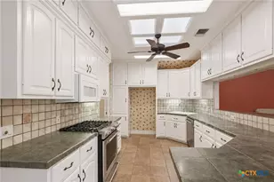 117 Tradewind Dr, Victoria, TX 77904 - Photo 11