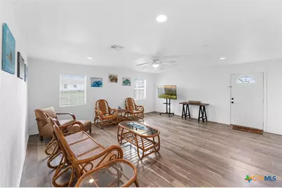 1838 W Bayshore Drive, Palacios, TX 77465 - Photo 9
