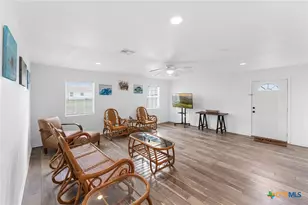 1838 W Bayshore Dr, Palacios, TX 77465 - Photo 9