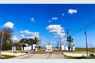 1838 W Bayshore Drive, Palacios, TX 77465 - Photo 29