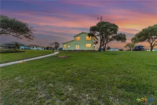 1838 W Bayshore Dr, Palacios, TX 77465 - Photo 5