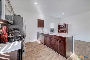 808 Circle Wy, Jarrell, TX 76537 - Photo 11