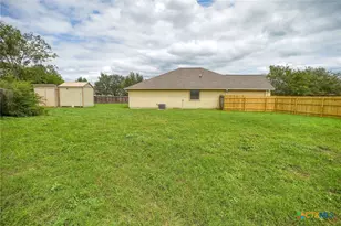 1316 Fern Ct, Gonzales, TX 78629 - Photo 27
