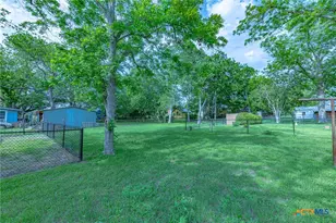 421 W Runk St, Shiner, TX 77984 - Photo 17