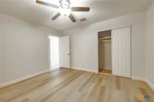 421 W Runk St, Shiner, TX 77984 - Photo 9