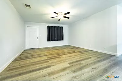 421 W Runk Street, Shiner, TX 77984 - Photo 5