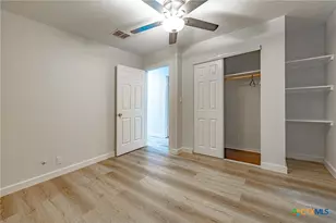 421 W Runk St, Shiner, TX 77984 - Photo 13