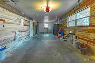 421 W Runk St, Shiner, TX 77984 - Photo 15