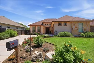225 Greenway Dr, Seguin, TX 78155 - Photo 1