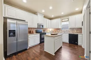 225 Greenway Dr, Seguin, TX 78155 - Photo 15