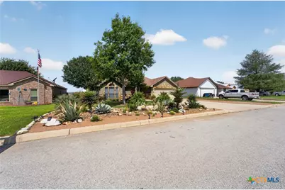 317 Yorktown, Pleasanton, TX 78064 - Photo 5