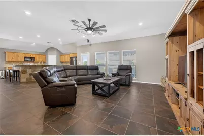 317 Yorktown, Pleasanton, TX 78064 - Photo 9