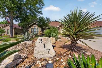 317 Yorktown, Pleasanton, TX 78064 - Photo 3