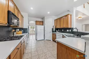 1788 Oakmont Cir, New Braunfels, TX 78132 - Photo 15