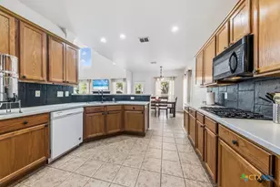 1788 Oakmont Cir, New Braunfels, TX 78132 - Photo 15