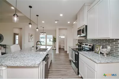 321 Whitetail Lane, Victoria, TX 77905 - Photo 9