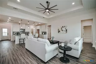321 Whitetail Ln, Victoria, TX 77905 - Photo 3