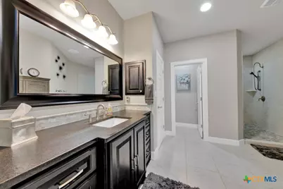 949 N Academy Avenue, New Braunfels, TX 78130 - Photo 19