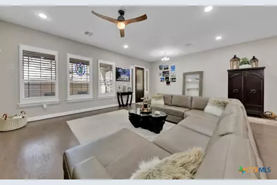 949 N Academy Avenue, New Braunfels, TX 78130 - Photo 5