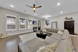 949 N Academy Ave, New Braunfels, TX 78130 - Photo 5