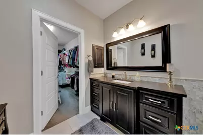 949 N Academy Avenue, New Braunfels, TX 78130 - Photo 17