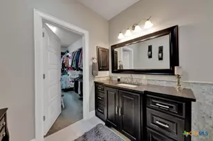 949 N Academy Ave, New Braunfels, TX 78130 - Photo 17