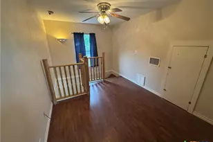 105 W Brackenridge St, Edna, TX 77957 - Photo 23