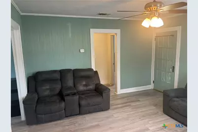 105 W Brackenridge Street, Edna, TX 77957 - Photo 5