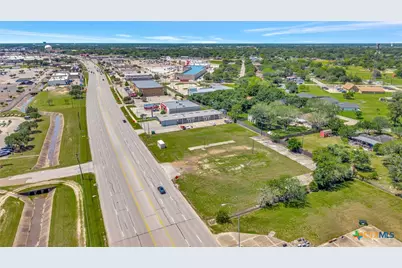 9505 N Navarro Street, Victoria, TX 77904 - Photo 3