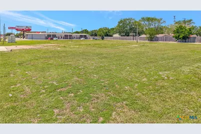 9505 N Navarro Street, Victoria, TX 77904 - Photo 13
