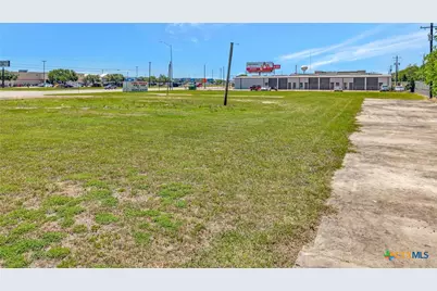 9505 N Navarro Street, Victoria, TX 77904 - Photo 11