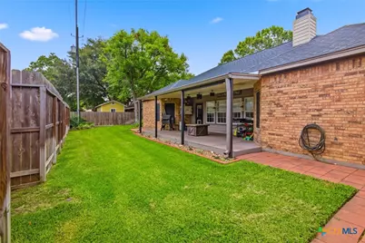 206 Windy Way Drive, Victoria, TX 77904 - Photo 9