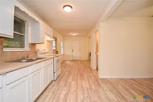 113 Barbara St, Victoria, TX 77901 - Photo 9